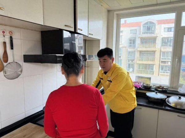 盈富配资 新奥燃气福莱山网格长王黎：“蓝焰卫士”舍小家护大家