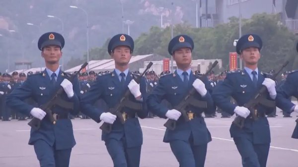 股盈汇 93阅兵最大“刺头”曝光，普京忍无可忍，替中国说了句公道话